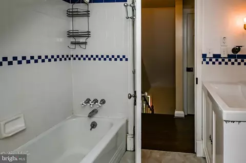 Bath - 5815 Lochlea Rd, Baltimore, MD 21209 photo 3 of 4