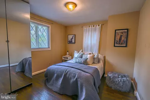 Bedroom - 5815 Lochlea Rd, Baltimore, MD 21209 photo 1 of 8