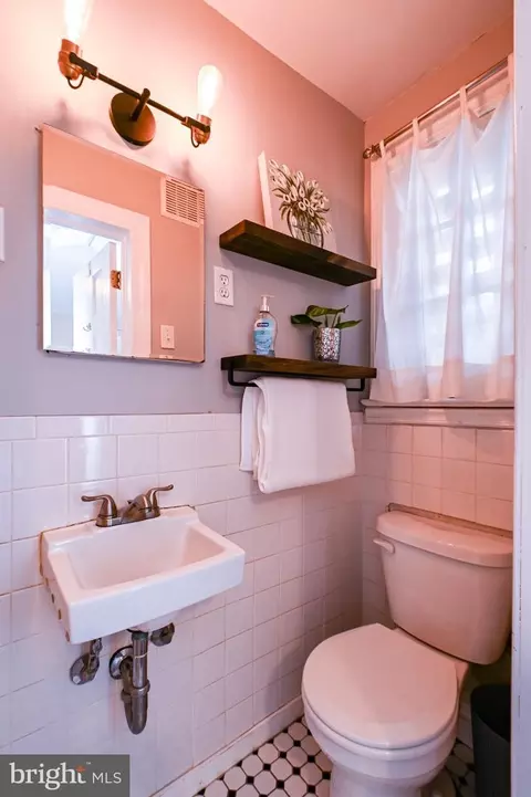 Bath - 5815 Lochlea Rd, Baltimore, MD 21209 photo 2 of 4