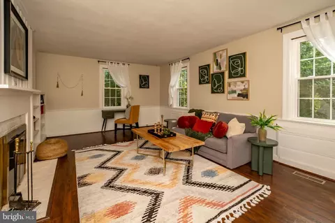 Living - 5815 Lochlea Rd, Baltimore, MD 21209 photo 4 of 5