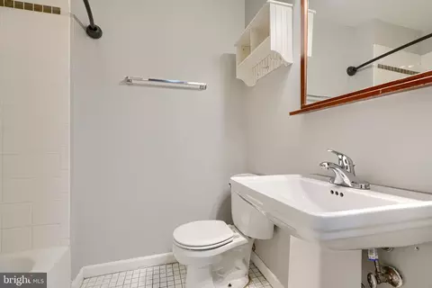 Bath - 2519 Fleet St, Baltimore, MD 21224 photo 3 of 5