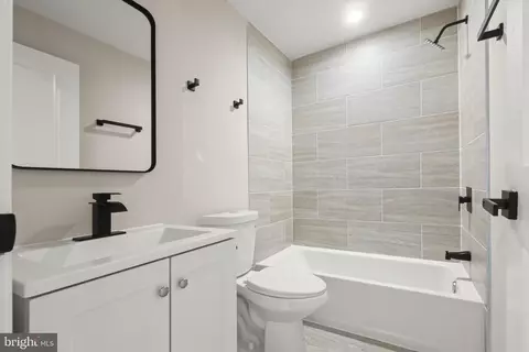 Entry Way - 505 Mccabe Ave, Baltimore, MD 21212 photo 3 of 10