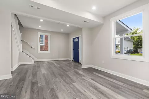 Living - 505 Mccabe Ave, Baltimore, MD 21212 photo 1 of 3