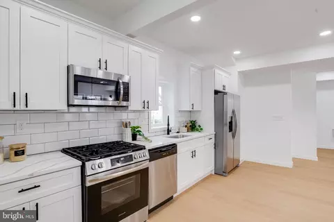Entry Way - 5002 Eugene Ave, Baltimore, MD 21206 photo 6 of 7