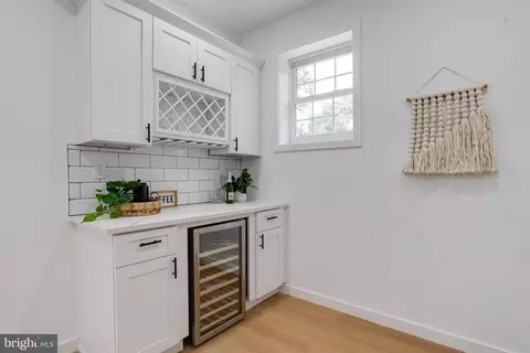 Entry Way - 5002 Eugene Ave, Baltimore, MD 21206 photo 5 of 7