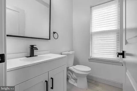 Entry Way - 205 S Gilmor St, Baltimore, MD 21223 photo 3 of 17