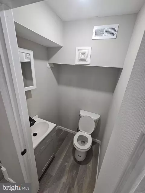 Bath - 1022 W Lanvale St, Baltimore, MD 21217 photo 2 of 3