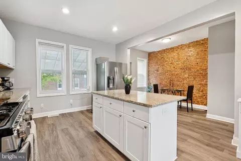 Entry Way - 831 E 33rd St, Baltimore, MD 21218 photo 2 of 3