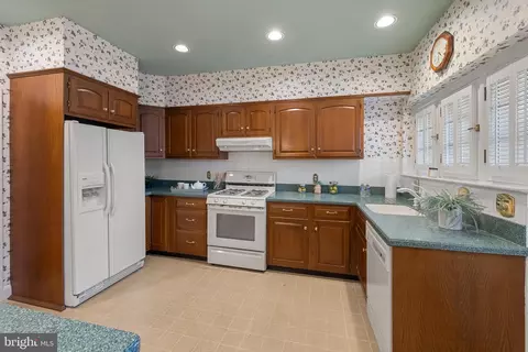 Kitchen - 302 Tunbridge Rd, Baltimore, MD 21212 photo 3 of 6