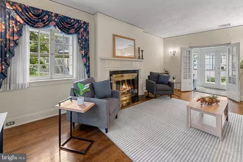 Living - 302 Tunbridge Rd, Baltimore, MD 21212 photo 1 of 4