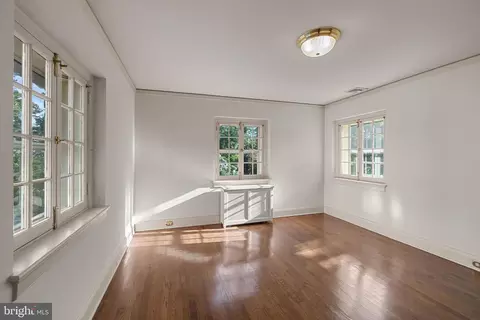 Bedroom - 302 Tunbridge Rd, Baltimore, MD 21212 photo 6 of 12