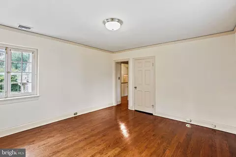 Bedroom - 302 Tunbridge Rd, Baltimore, MD 21212 photo 9 of 12