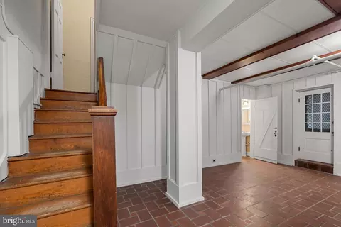 Entry Way - 302 Tunbridge Rd, Baltimore, MD 21212 photo 3 of 4