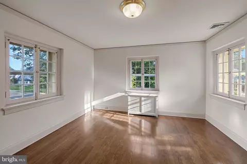 Bedroom - 302 Tunbridge Rd, Baltimore, MD 21212 photo 7 of 12