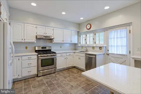 Kitchen - 302 Tunbridge Rd, Baltimore, MD 21212 photo 4 of 6