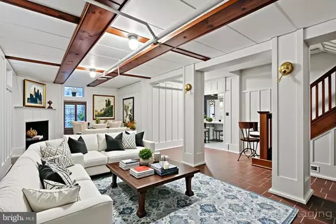 Living - 302 Tunbridge Rd, Baltimore, MD 21212 photo 3 of 4