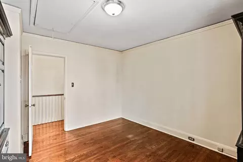 Bedroom - 302 Tunbridge Rd, Baltimore, MD 21212 photo 10 of 12