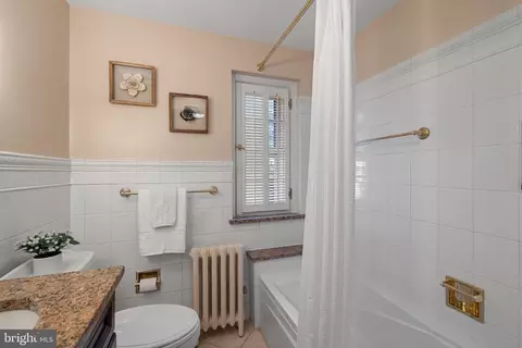 Bath - 302 Tunbridge Rd, Baltimore, MD 21212 photo 4 of 5