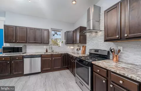 2512 Brookfield Ave, Baltimore, MD 21217 photo 4