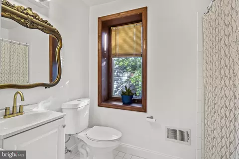 Bath - 413 Griffin Ct, Baltimore, MD 21231 photo 1 of 1