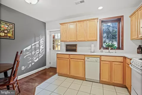 Kitchen - 413 Griffin Ct, Baltimore, MD 21231 photo 1 of 2
