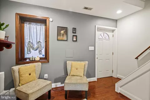 Entry Way - 413 Griffin Ct, Baltimore, MD 21231 photo 1 of 2