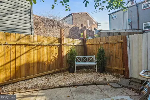 Exterior - 413 Griffin Ct, Baltimore, MD 21231 photo 1 of 3