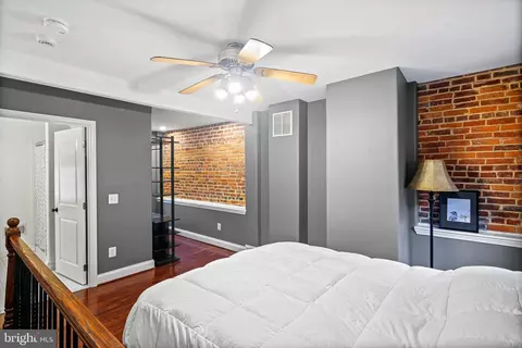 Bedroom - 413 Griffin Ct, Baltimore, MD 21231 photo 4 of 4