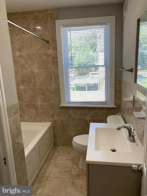 Bath - 615 Winston Ave, Baltimore, MD 21212 photo 2 of 2
