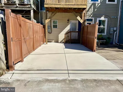 Exterior - 1514 Covington St, Baltimore, MD 21230 photo 5 of 7