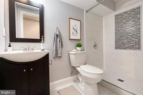 Bath - 1514 Covington St, Baltimore, MD 21230 photo 6 of 8