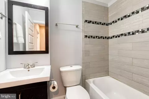 Bath - 1514 Covington St, Baltimore, MD 21230 photo 5 of 8