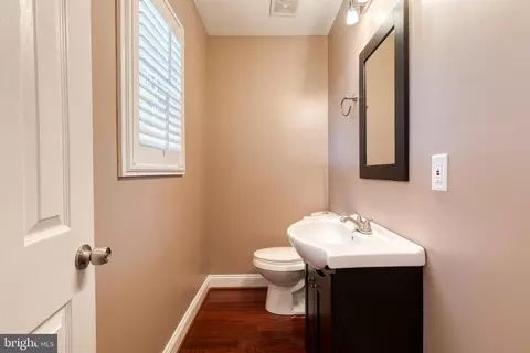 Entry Way - 1514 Covington St, Baltimore, MD 21230 photo 4 of 6