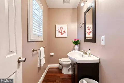 Entry Way - 1514 Covington St, Baltimore, MD 21230 photo 3 of 6