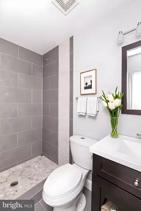 Bath - 1514 Covington St, Baltimore, MD 21230 photo 1 of 8
