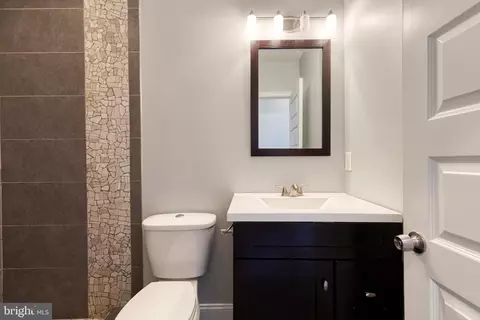 Bath - 1514 Covington St, Baltimore, MD 21230 photo 2 of 8