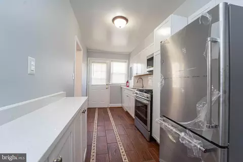 Entry Way - 919 Kevin Rd, Baltimore, MD 21229 photo 4 of 12
