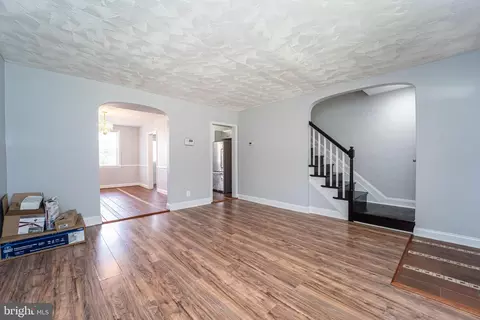 Living - 919 Kevin Rd, Baltimore, MD 21229 photo 2 of 4