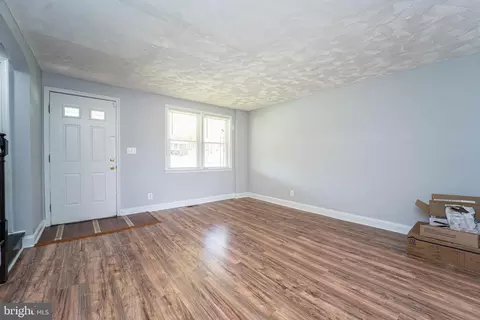 Living - 919 Kevin Rd, Baltimore, MD 21229 photo 1 of 4