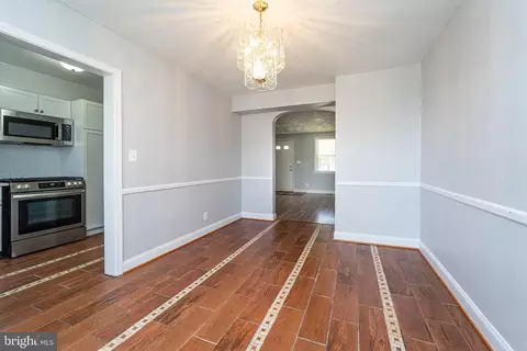 Entry Way - 919 Kevin Rd, Baltimore, MD 21229 photo 2 of 12