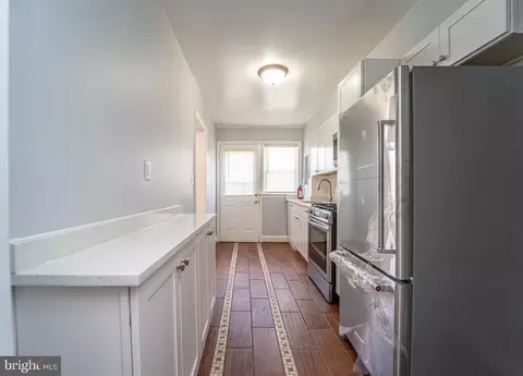 Entry Way - 919 Kevin Rd, Baltimore, MD 21229 photo 5 of 12
