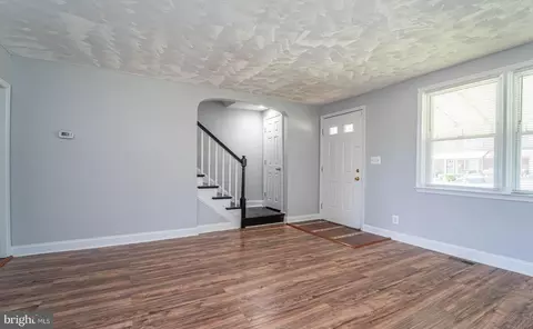 Entry Way - 919 Kevin Rd, Baltimore, MD 21229 photo 1 of 12
