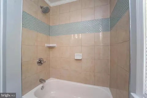 Bath - 919 Kevin Rd, Baltimore, MD 21229 photo 2 of 2