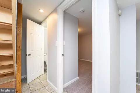 Entry Way - 919 Kevin Rd, Baltimore, MD 21229 photo 6 of 12