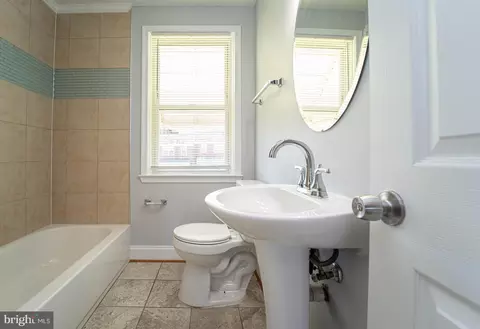 Bath - 919 Kevin Rd, Baltimore, MD 21229 photo 1 of 2