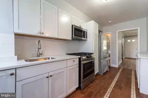 Entry Way - 919 Kevin Rd, Baltimore, MD 21229 photo 3 of 12