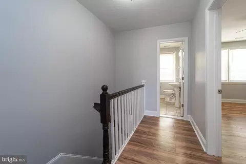 Entry Way - 919 Kevin Rd, Baltimore, MD 21229 photo 10 of 12
