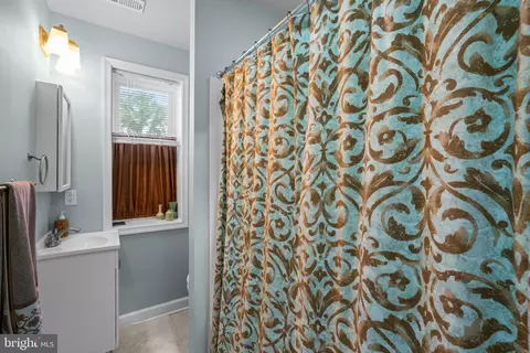 Bath - 1108 Weldon Ave, Baltimore, MD 21211 photo 1 of 3