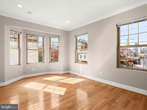 Living - 201 E Gittings St, Baltimore, MD 21230 photo 4 of 7