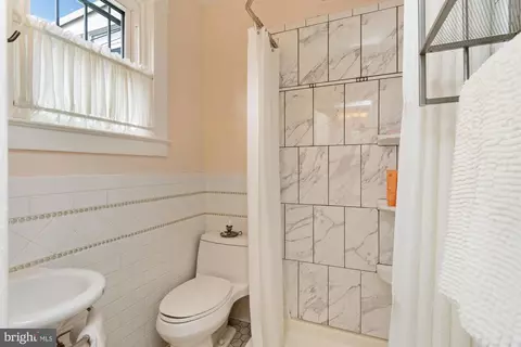 Bath - 4526 Arabia Ave, Baltimore, MD 21214 photo 1 of 4